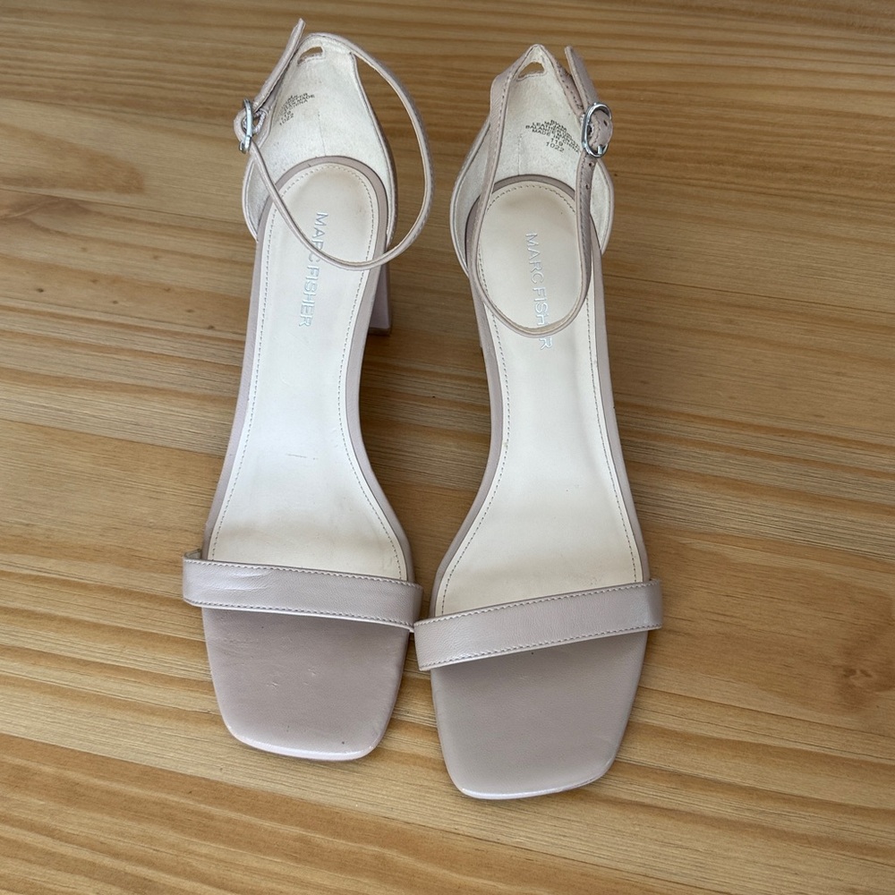 Marc Fisher Jaron Block Heel in Light Natural Leather - Picture 2 of 11